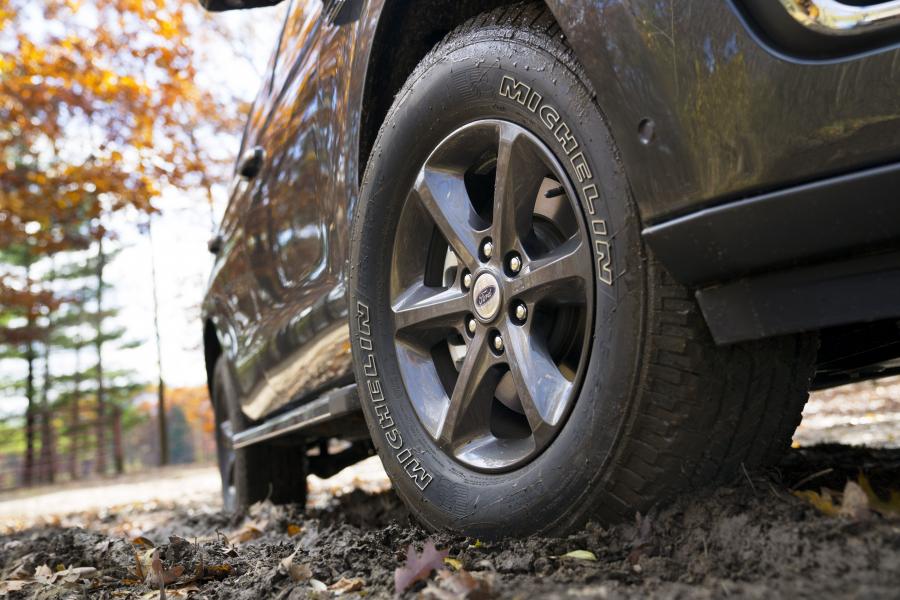 Колеса Ford Expedition Limited FX4 2019 года  (фото 3 из 3)